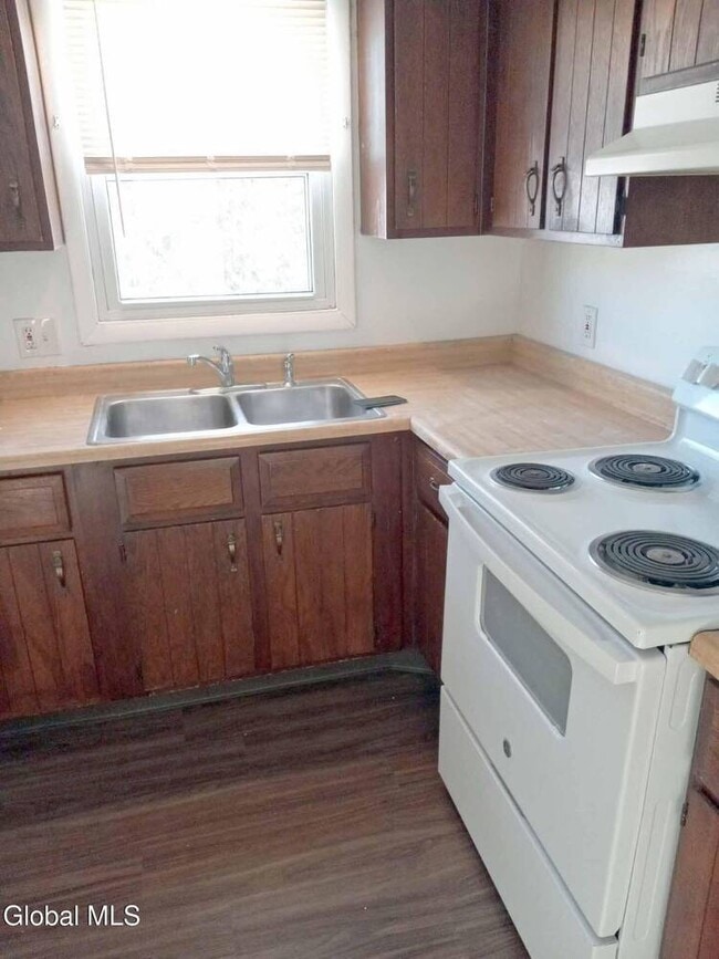 Photo - 470 Summer St