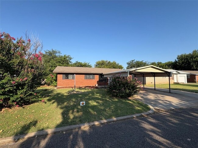 Photo - 2605 Queensbury Rd