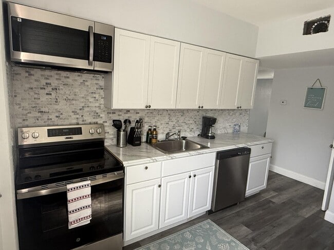 Photo - 131 E 27th St Unit 6