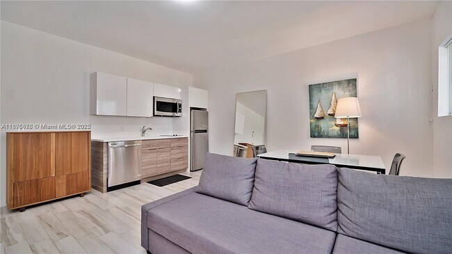 Photo - 1560 Meridian Ave Unidad 202