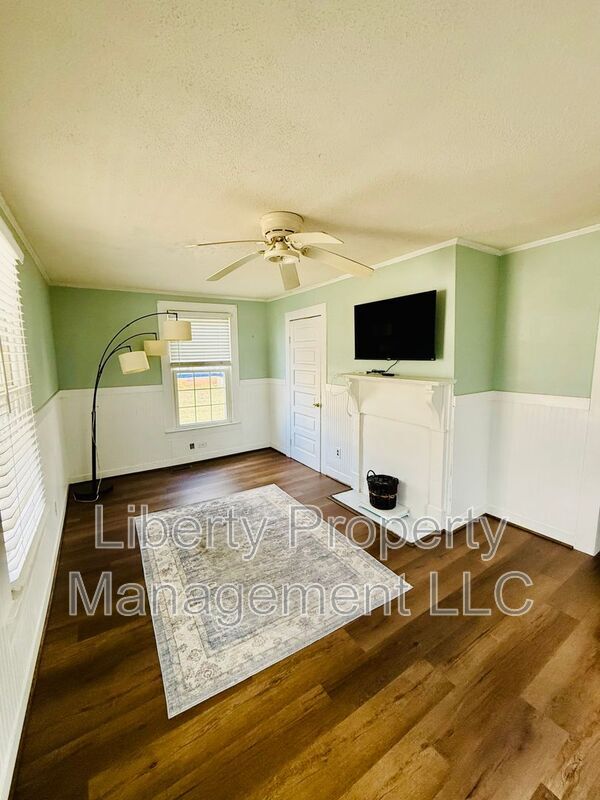 Photo - 205 East E Street