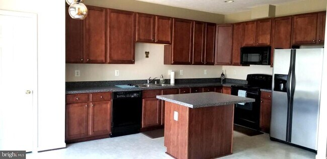 Photo - 323 Golden Eagle Way