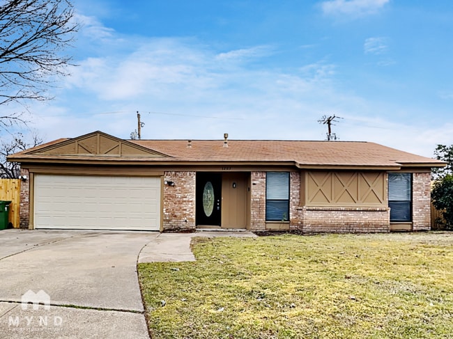 Building Photo - 1203 Thannisch Ct