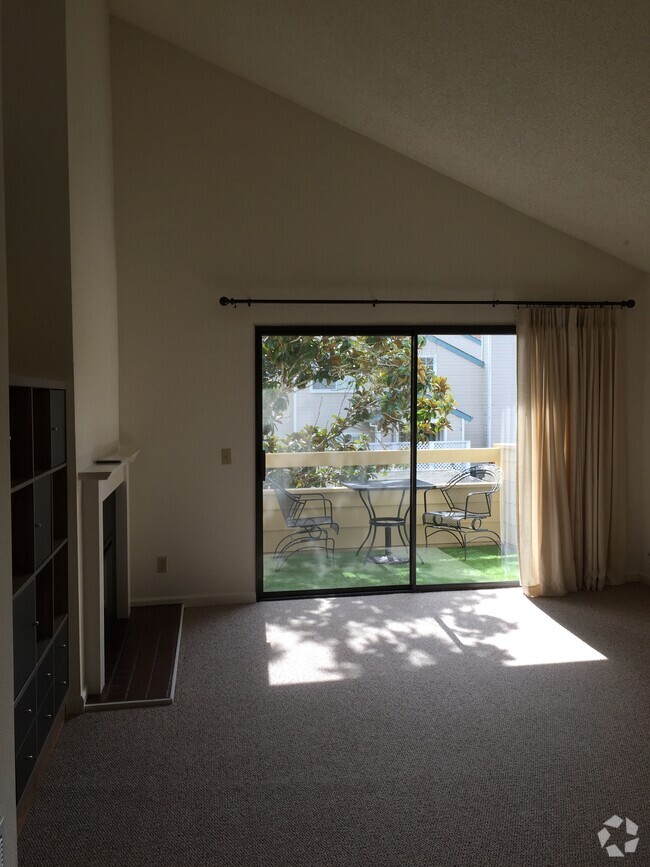Building Photo - 104 Woodlake Dr Unit 104 Rental