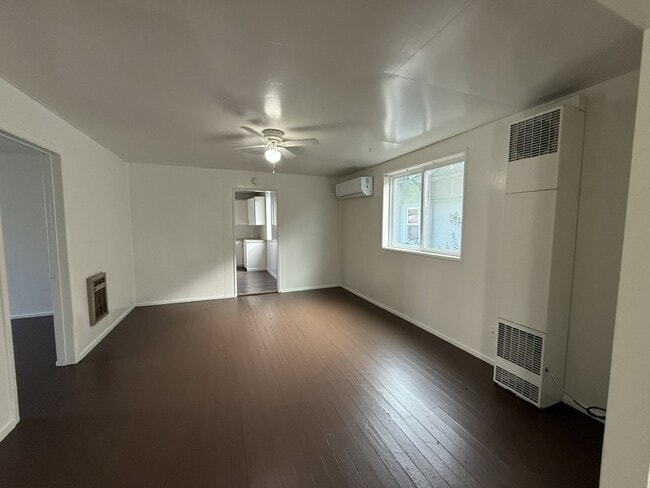 Photo - 328 SE Lane Ave