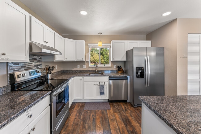 Photo - 215 N 14th St Unit Cozy Mountain Homebase