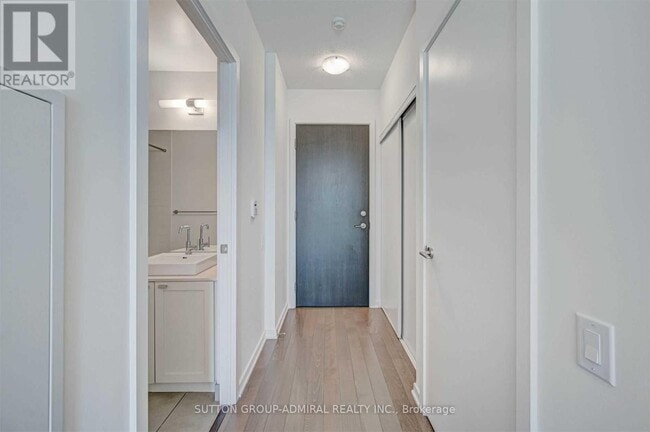 Photo - 105 The Queensway Unité 413