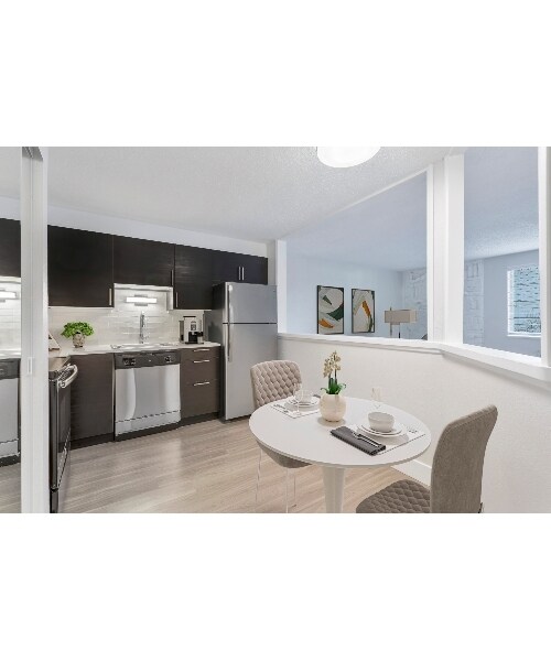 Photo - 899 Washington