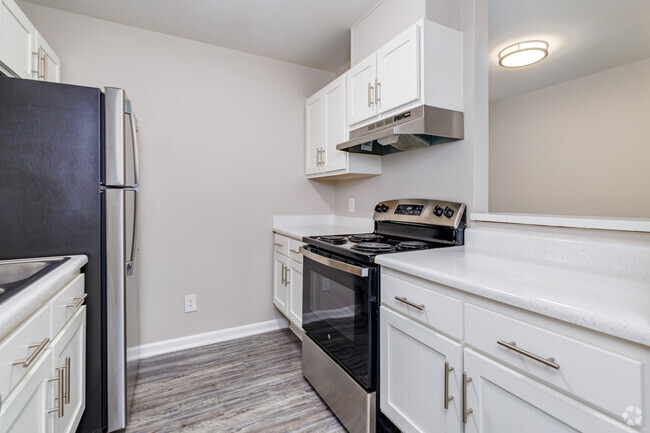 1BR, 1BA - 635SF Kitchen - Juniper Ridge I
