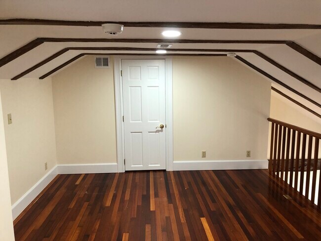 Dormitorio estilo loft de Apt 4 - Ivy Hall Estate