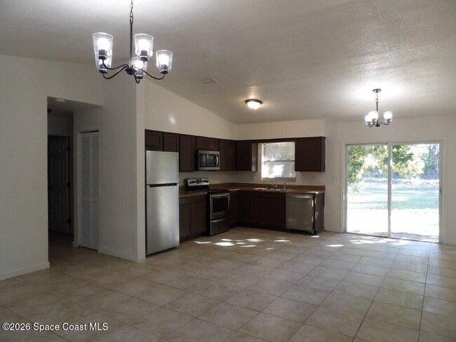 Photo - 752 Gelaso St SW