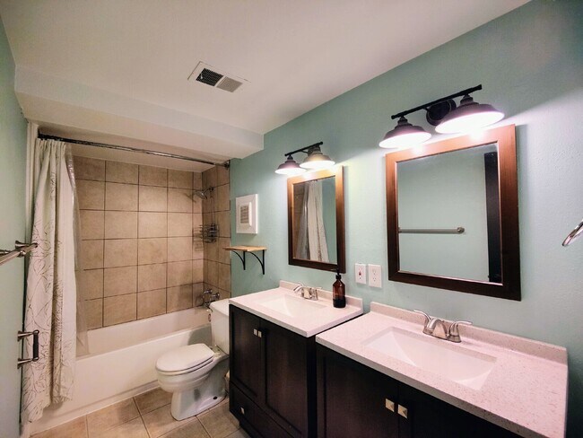 Photo - 7770 S Kit Carson Dr Unidad 2