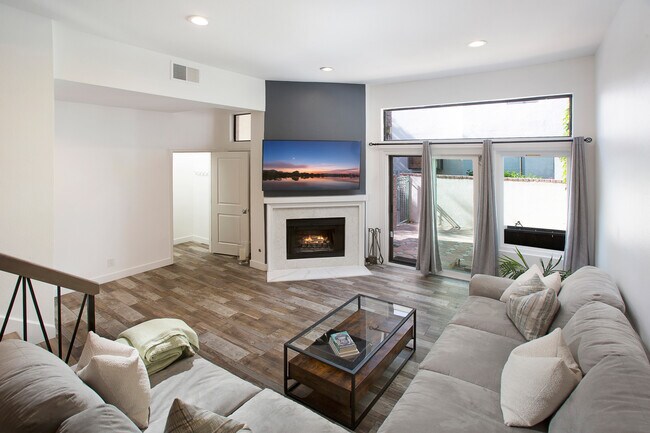 Photo - 18755 Hatteras St