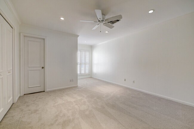 Photo - 2313 Nantucket Dr Unit B