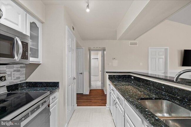 Photo - 3311 Wyndham Cir Unit 4200