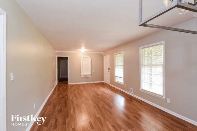 Photo - 1917 Annette Ln SW