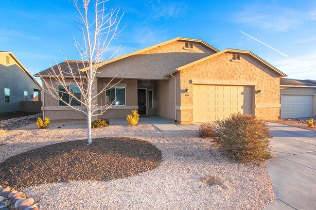 Building Photo - Three Bedroom Granville Home