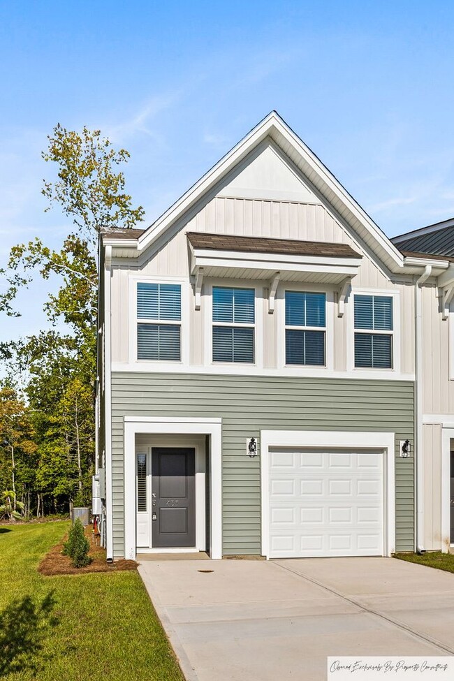 Building Photo - STUNNING TOWNHOUSE IN LEXINGTON'S MURRAY V...