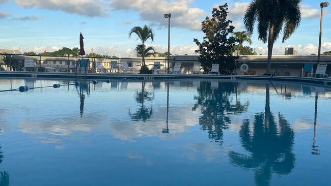 Photo - 3280 Cynthia Ln Unit 204