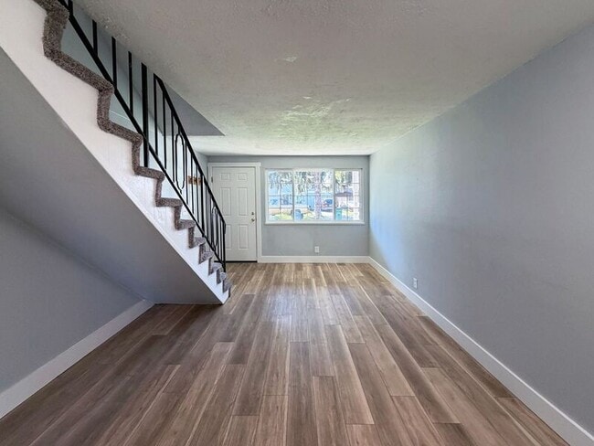 Photo - 525 Cinderella Loop