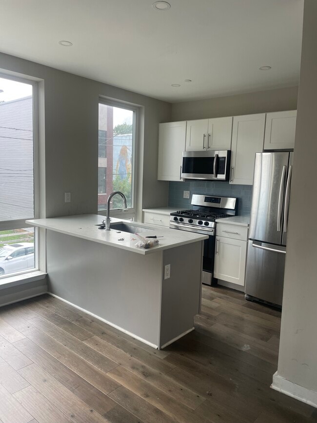 Building Photo - 2409 Ridge Ave Unit 2