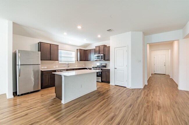 Photo - 322 Arnage Dr