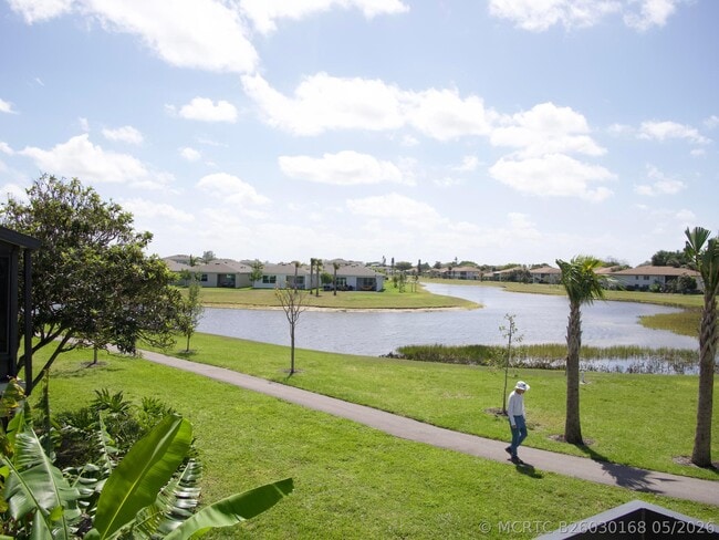 13817 Royal Palm Ct Unit B