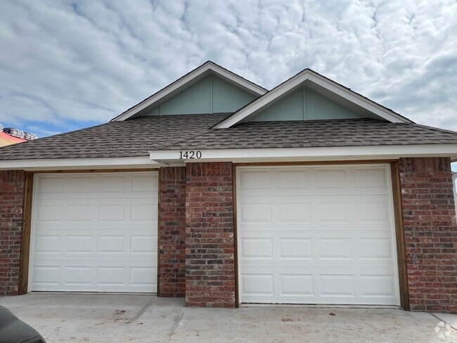 Building Photo - 1420 SW Texas Ave Unit 1420 SW Texas  B Rental