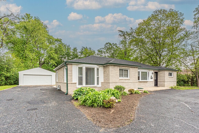 Building Photo - 1055 N Bluebonnet Ln