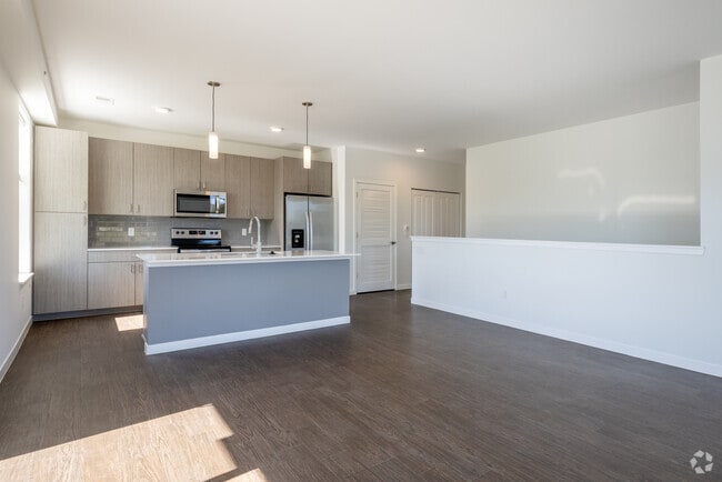 1BR, 1BA - 875SF