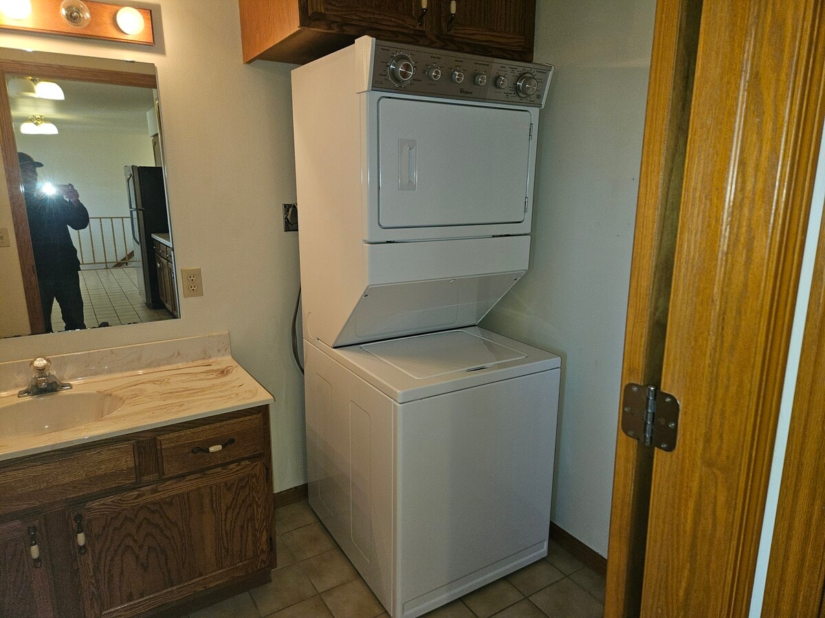 Photo - 1431 Clarence Ct Unit J