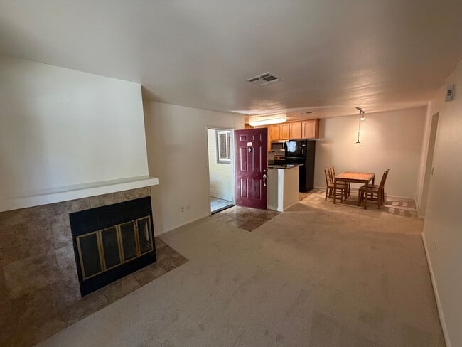 Photo - 2 Bedroom / 1 Bathroom |