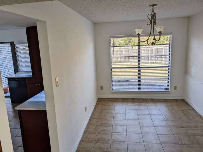 Comedor - 1855 Sandy Ridge Ct