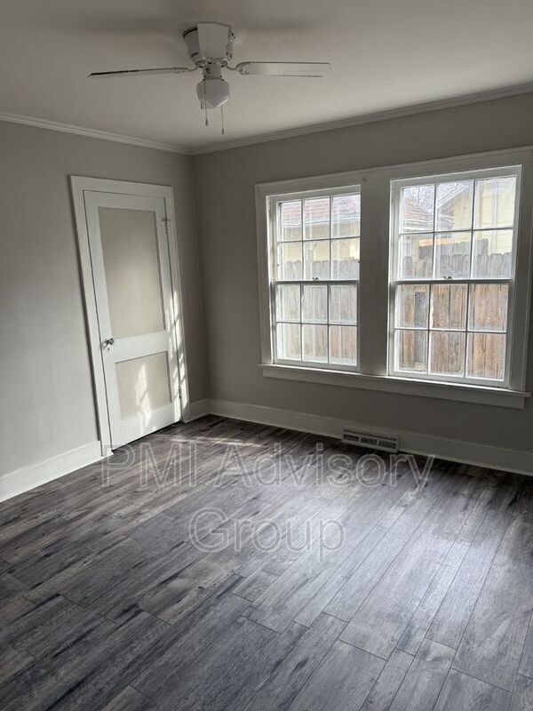 Photo - 700 SW Macvicar Ave