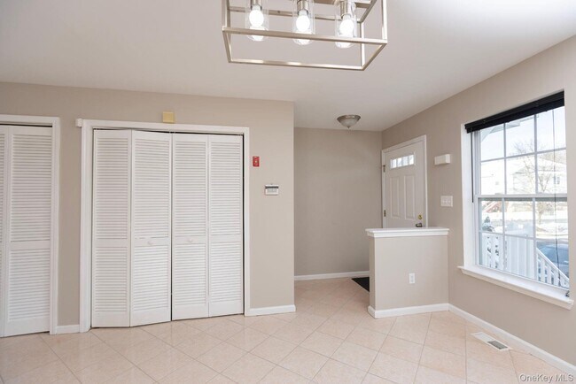 Photo - 1 Lexington Way