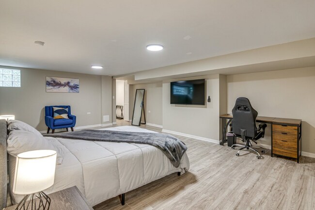 Photo - 1635 E 70th St