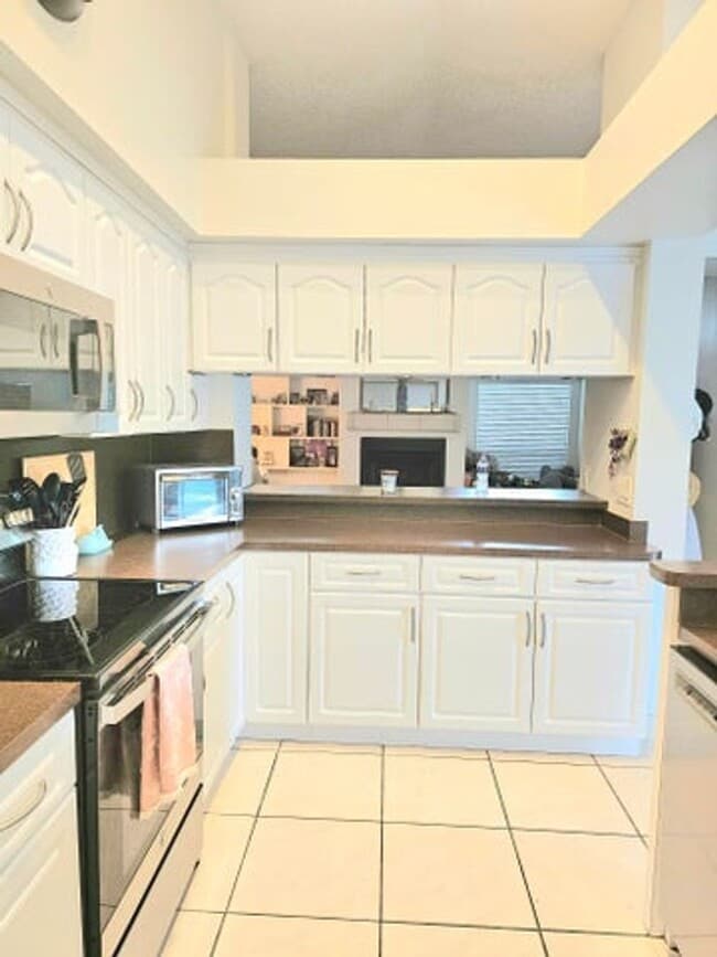 Photo - 14060 Greentree Dr