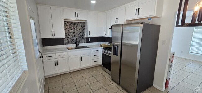 Building Photo - 1302 E Morrison St Rental
