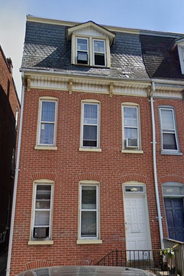 Photo - 582 W King St