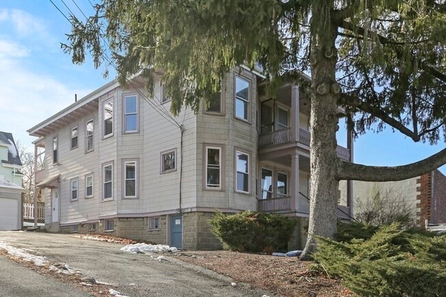 Building Photo - 1296 Massachusetts Ave Unit 1