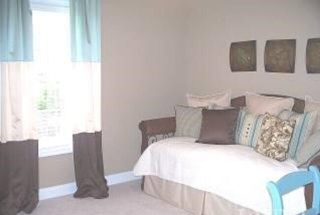 Photo - Secure Housing Now For the 2025-2026 Schoo... Unidad 203