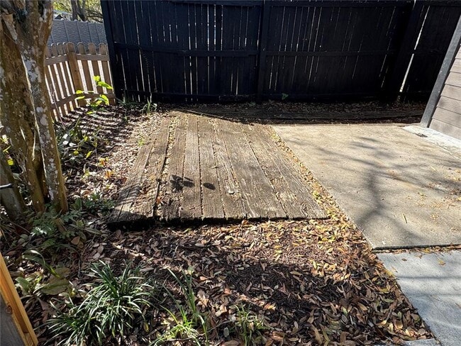 Photo - 225 E 5th St