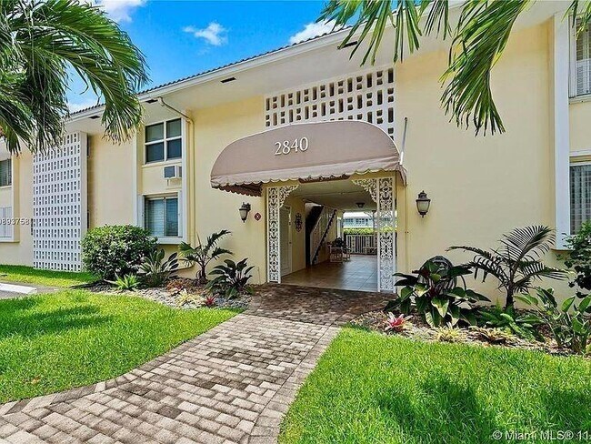 Building Photo - 2840 NE 33rd Ct Unit 2