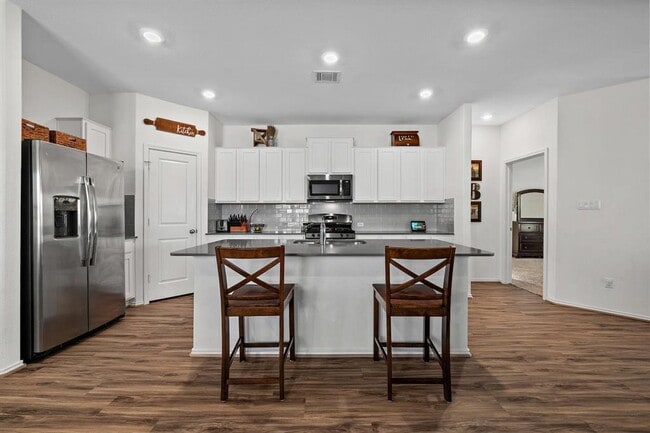 Photo - 1232 Matt Ln