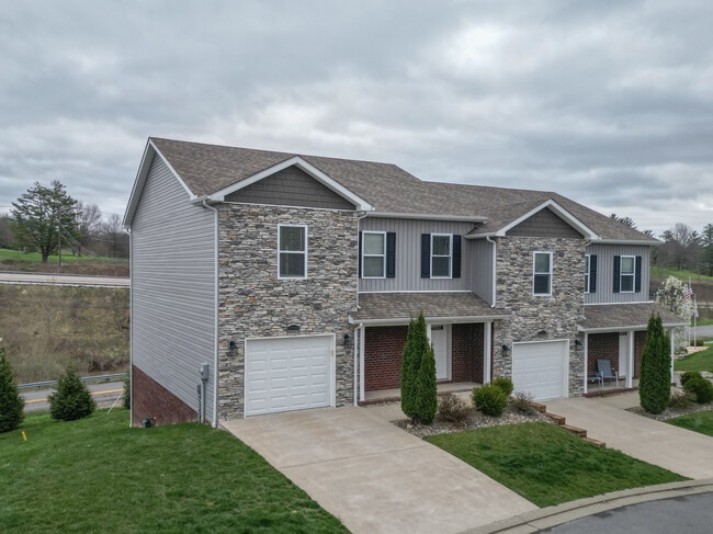 Exterior - 204 N Mimosa Ln