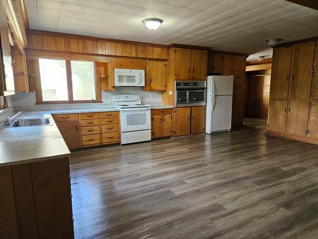 Photo - 108 E Main St