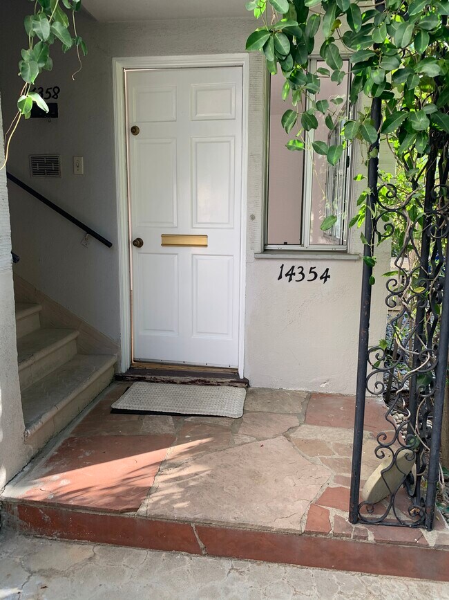 Puerta principal - 14354 Chandler Blvd Unidad 2