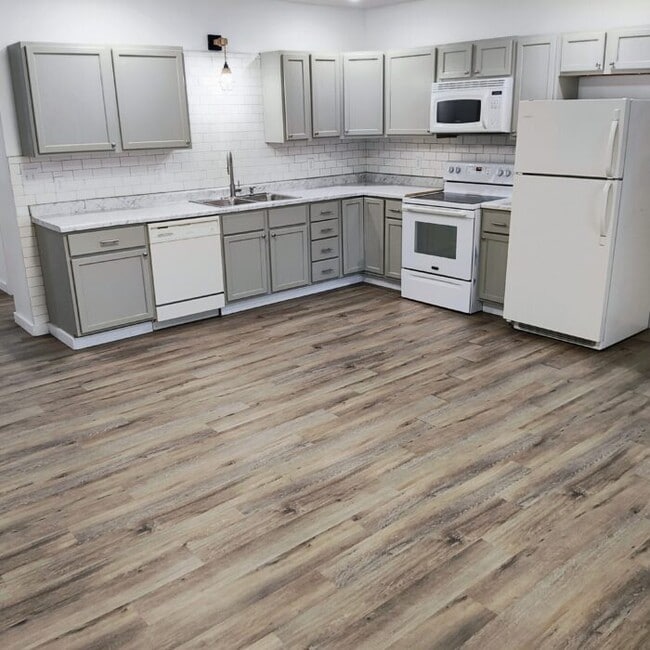 Kitchen - 154 High Forest St Unidad 158C