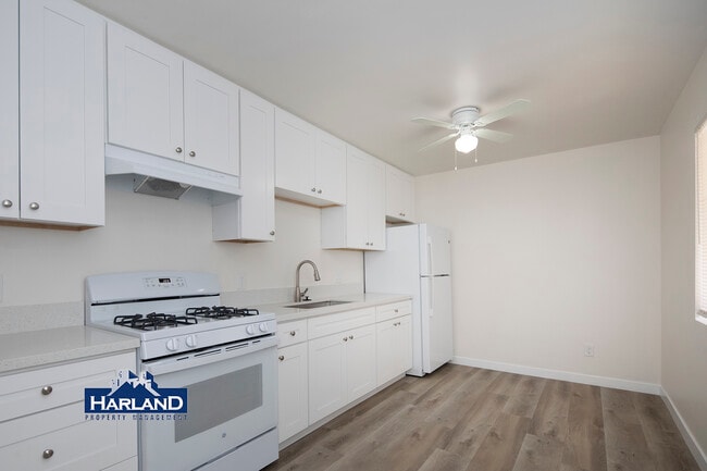 Building Photo - 1031 B Ave Unit A39