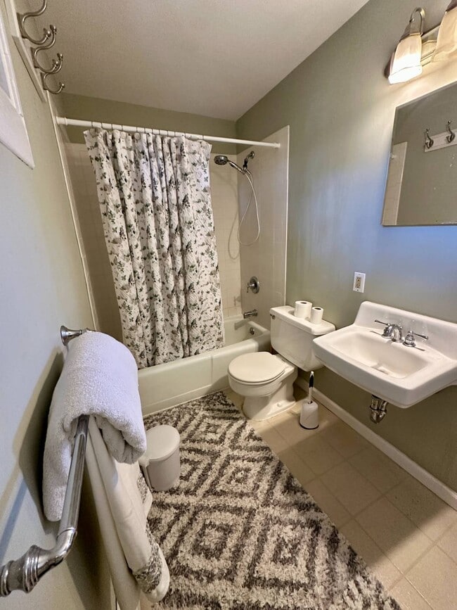 Photo - 27 Center St